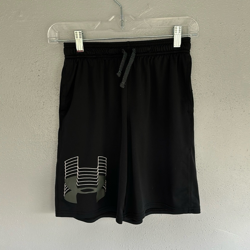 Youth, large under armour, athletic heat gear shorts